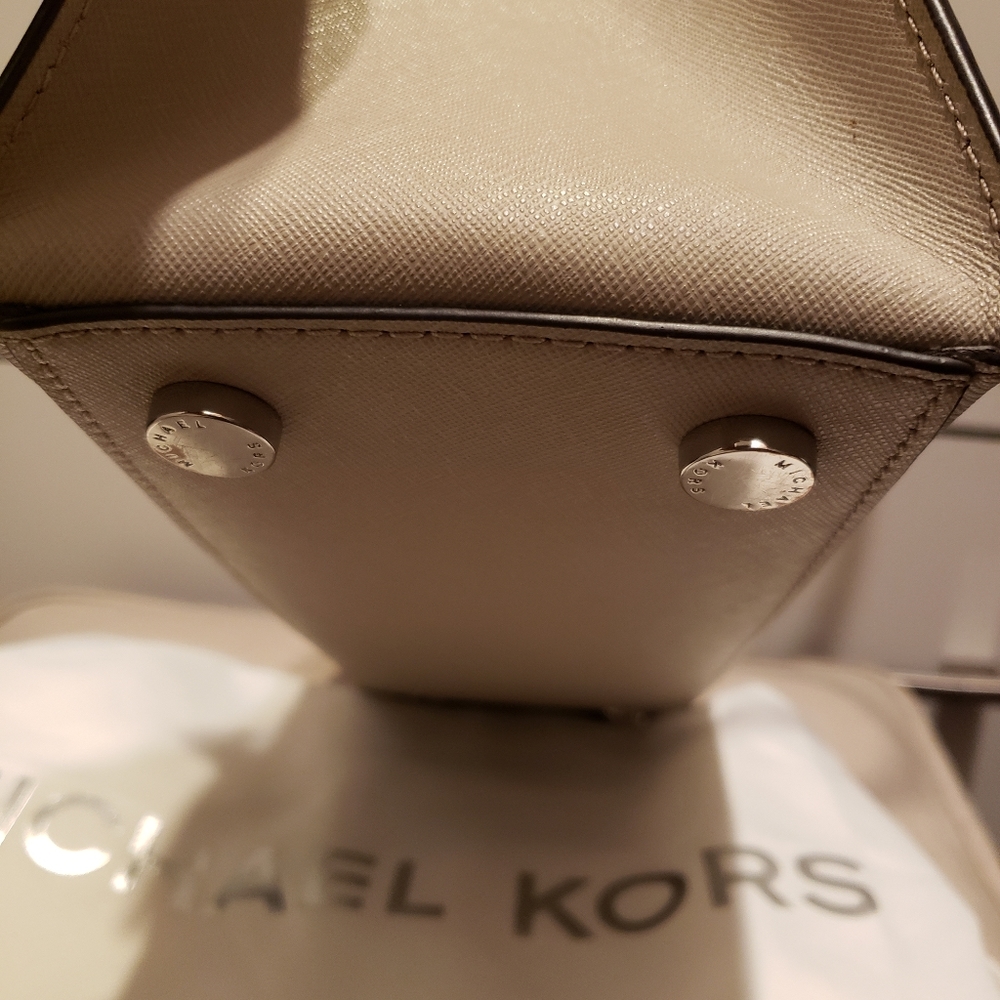 100% - Authentic Beautiful Michael Kors bag - Picture 6 of 9
